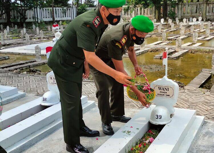 Peringati Hari Juang TNI-AD, Kodim 0812/Lamongan Gelar Ziarah Tabur Bunga di TMP Kusuma Negara