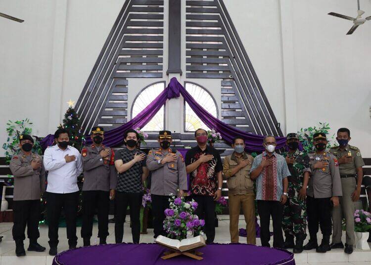 Kapolres Gresik Tinjau Kesiapan Gereja Jelang Natal