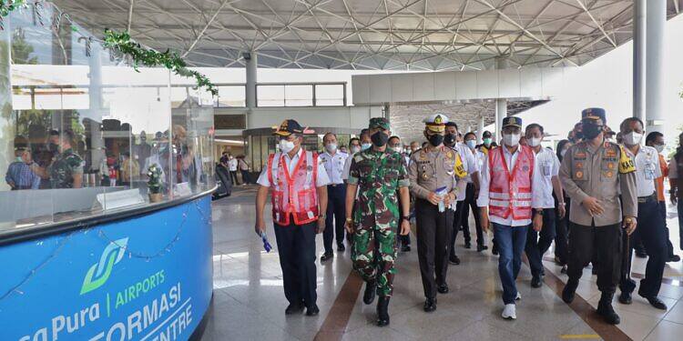 Forkopimda Jatim Dampingi Menhub dan Kakorlantas Polri Lakukan Pengecekan Bandara, Tempat Karantina dan Terminal