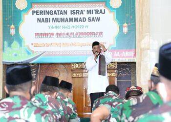 Kodim 0812/Lamongan Gelar Peringatan Isra’ Mi’raj Nabi Muhamad SAW Tahun 1443 H./2022 M. di Masjid Al – Arif