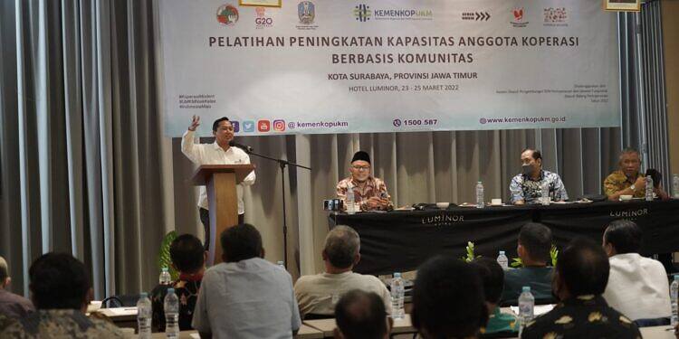 KemenkopUKM Terus Perkuat Kualitas Pengelola Koperasi TKBM dan SDM PPKL