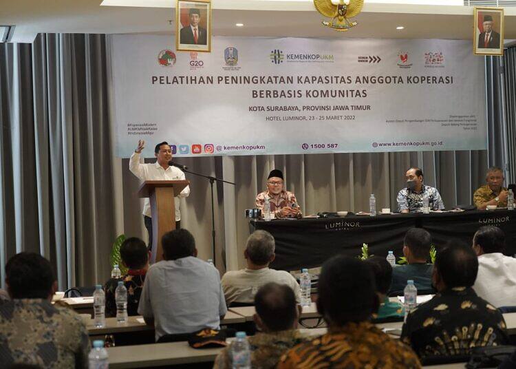 KemenkopUKM Terus Perkuat Kualitas Pengelola Koperasi TKBM dan SDM PPKL