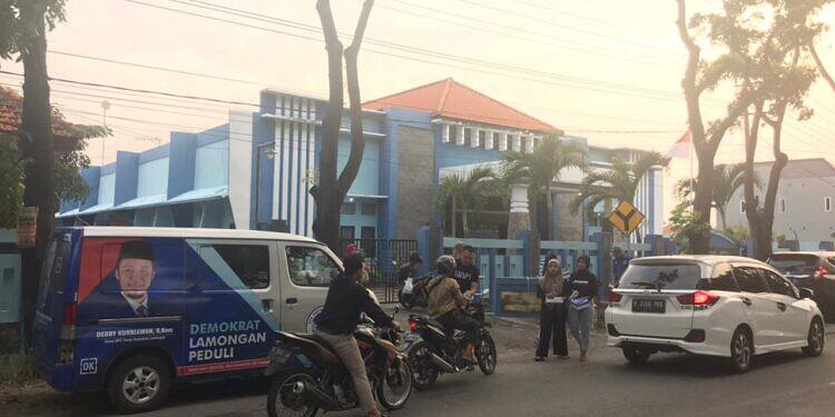 Rutinitas Setiap Ramadhan Anggota DPR-RI Fraksi Demokrat, Debby Kurniawan Bagikan 10.000 Nasi Kotak