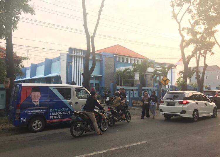 Rutinitas Setiap Ramadhan Anggota DPR-RI Fraksi Demokrat, Debby Kurniawan Bagikan 10.000 Nasi Kotak