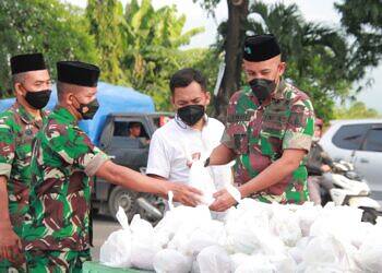 Jumat Berkah, Kodim 0812/Lamongan Bagikan 402 Paket Takjil