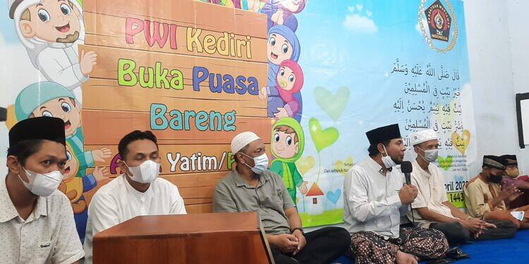 PWI Perwakilan Kediri, Gelar Santunan Yatim-Piatu dan Buka Bersama