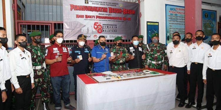 Petugas Gabungan Razia Kamar Hunian Lapas Klas IIB Lamongan, Ini Temuannya
