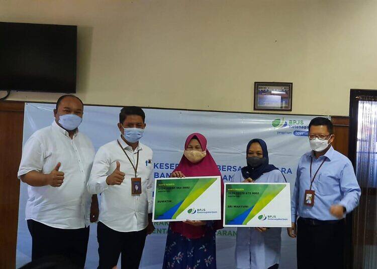 Dengan CSR Bank Daerah Kabupaten Lamongan, 300 Pekerja Rentan Terlindungi Program BPJS Ketenagakerjaan