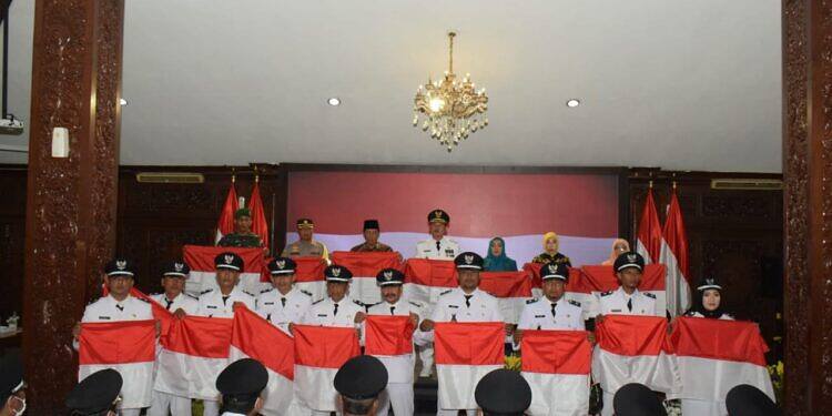 Gerakan Pembagian 10 Juta Bendera Merah Putih di Kabupaten Lamongan