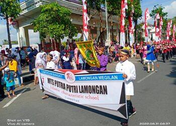 MTs Putra Putri Lamongan Penuh Prestasi, Sukses Semarakkan Karnaval Lamongan Megilan
