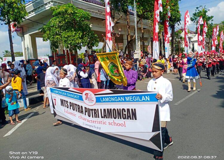 MTs Putra Putri Lamongan Penuh Prestasi, Sukses Semarakkan Karnaval Lamongan Megilan