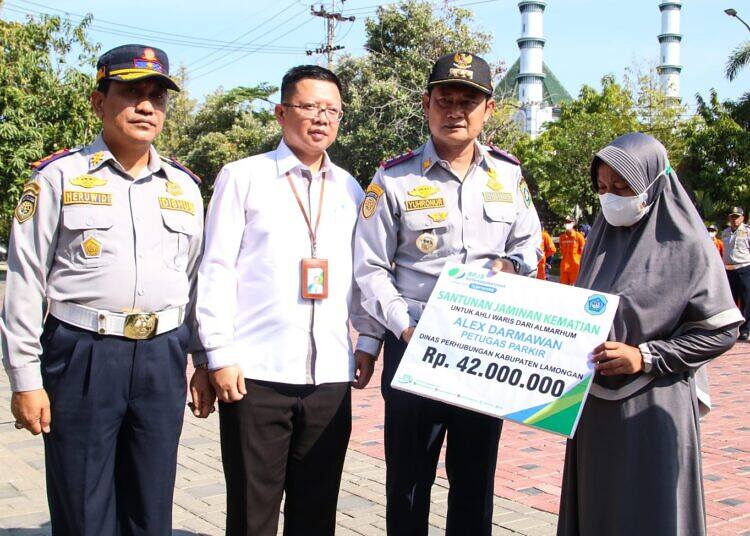 BPJS Ketenagakerjaan Cabang lamongan Serahkan Santunan JKM untuk Ahli Waris Juru Parkir Sebesar Rp. 42.000.000,-