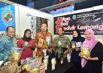 Bupati Lamongan Yuhronur Efendi Meninjau Seluruh Stand Pameran Pendidikan 2022