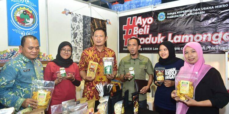 Bupati Lamongan Yuhronur Efendi Meninjau Seluruh Stand Pameran Pendidikan 2022