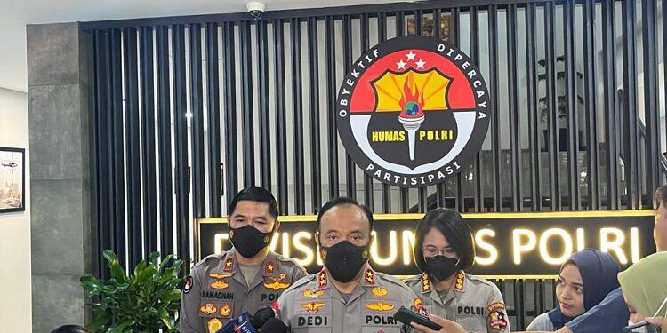 Kerahkan Tim DVI, Polri Gerak Cepat Berikan Pertolongan Korban Kerusuhan Laga Arema Vs Persebaya