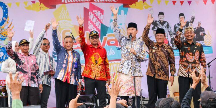 Menduniakan Potensi Khas Pantura Lamongan, Festival Nasi Muduk dan Sendagagung Batik Carnival.