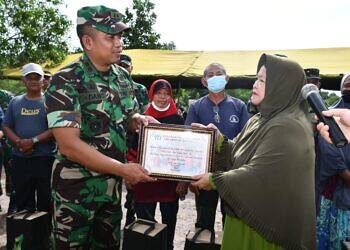 Gelar Bakti Sosial di HUT Korem 033/WP ke -17