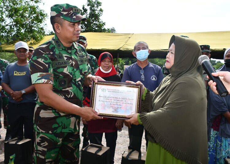 Gelar Bakti Sosial di HUT Korem 033/WP ke -17