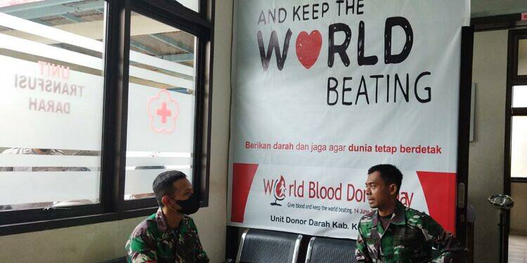 KOMCAD Ikuti Donor Darah dalam Rangka Peringatan Hari Juang TNI-AD Ke-77 Kodim 0731/ Kulonprogo