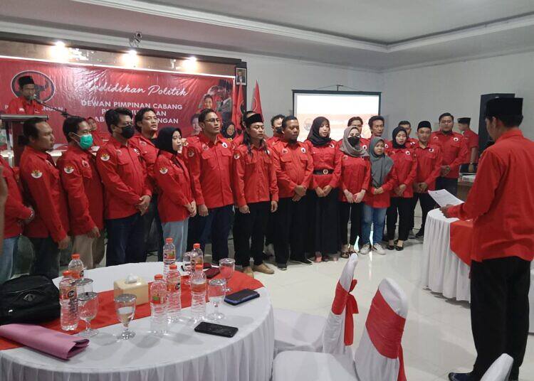 Gelar Pendidikan Politik dan Pelantikan Sayap Partai, Ini Pesan Ketua DPC PDIP Lamongan