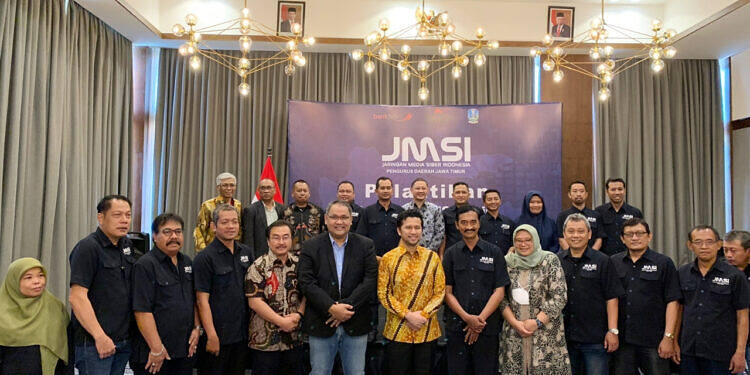 Resmi Dilantik Pengurus JMSI Jatim 2022-2027, Wagub Emil Ajak Ciptakan Ruang Digitalisasi Kondusif