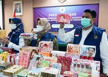 BBPOM Jatim Berhasil Sita Ribuan Kosmetik dan Makanan Ilegal Senilai 1,8 Milyar.