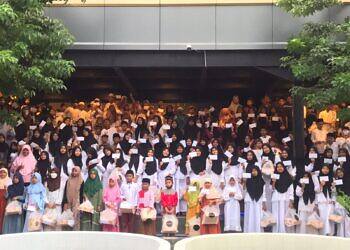 Syukuran Milad Bersama Ratusan Anak Yatim di Onnea Cafe.