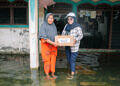 Giat Sosial Bagi Sembako, Sambang Warga Terdampak Banjir di Kabupaten Lamongan.