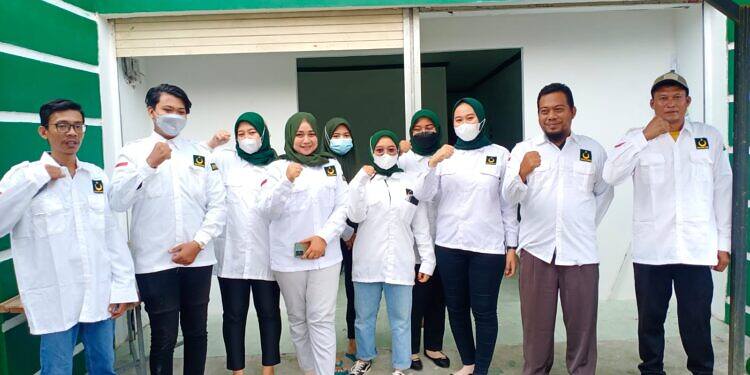 Partai Bulan Bintang Berbagi Takjil, Mengisi Bulan Berkah Dengan Bagikan Takjil Kepada Masyarakat