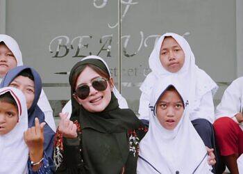 KF Berbagi, Miss Cindy Berbagi Akbar 1000 Paket Sembako dan Santunan.