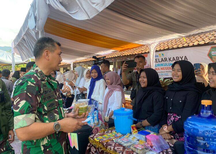 Peduli Pendidikan, Pangdam III/Siliwangi Berikan Bantuan Kepada SMAN 1 Cikijing
