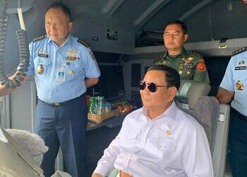 Menhan Prabowo Joy Flight Bareng Rekan Media, Jajal Pesawat C-130J Super Hercules