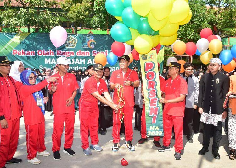 Libatkan Atlit, Bupati YES Gelar PORSENI Tingkat MA Sekabupaten Lamongan.