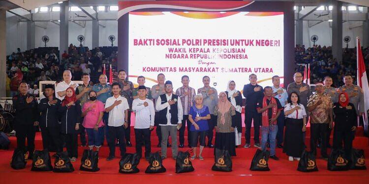 Bakti Sosial Polri Presisi Untuk Negeri, Wakapolri Bagikan 5000 Paket Sembako