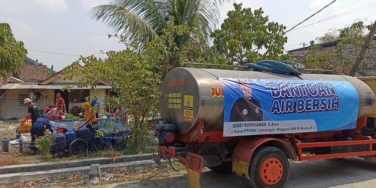 Debby Kurniawan Kirim Bantuan Air Bersih Gratis Bagi Warga di Beberapa Desa di Kabupaten Lamongan