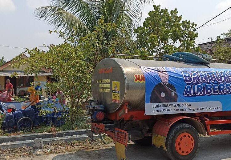Debby Kurniawan Kirim Bantuan Air Bersih Gratis Bagi Warga di Beberapa Desa di Kabupaten Lamongan