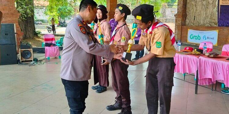 Ikuti Penutupan KTSF 2023, Kapolsek  Mojoroto Serahkan Piala kepada Para Juara