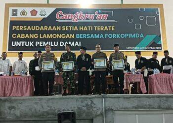 Polres Lamongan Cangkrukan dan Ngopi Bareng PSHT, Ciptakan Pemilu Damai