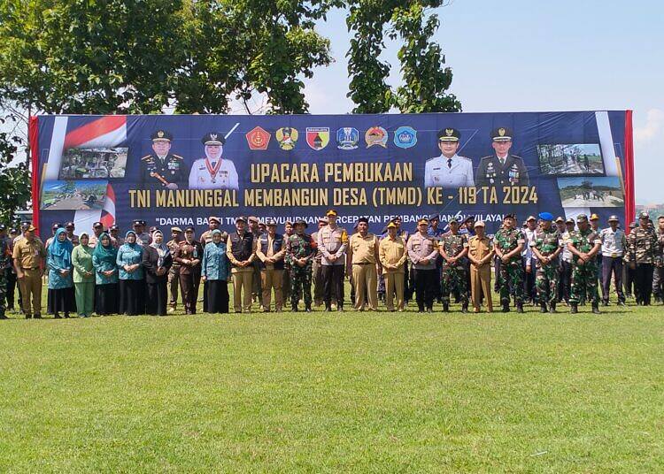 Upacara Pembukaan TMMD ke-119 Kodim 0812 Lamongan di Desa Brengkok Resmi dibuka