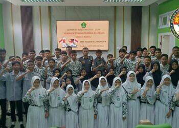 Melalui Program Bela Negara MTsN 1 Lamongan Tingkatkan Wawasan Kebangsaan Bagi Anak Didiknya.