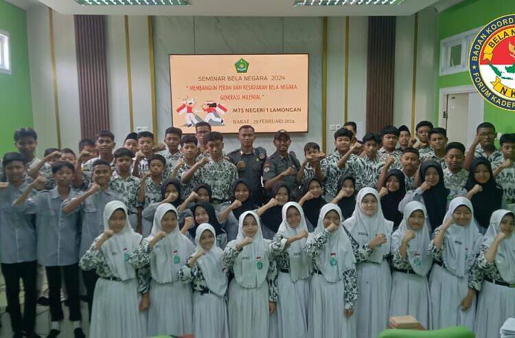 Melalui Program Bela Negara MTsN 1 Lamongan Tingkatkan Wawasan Kebangsaan Bagi Anak Didiknya.