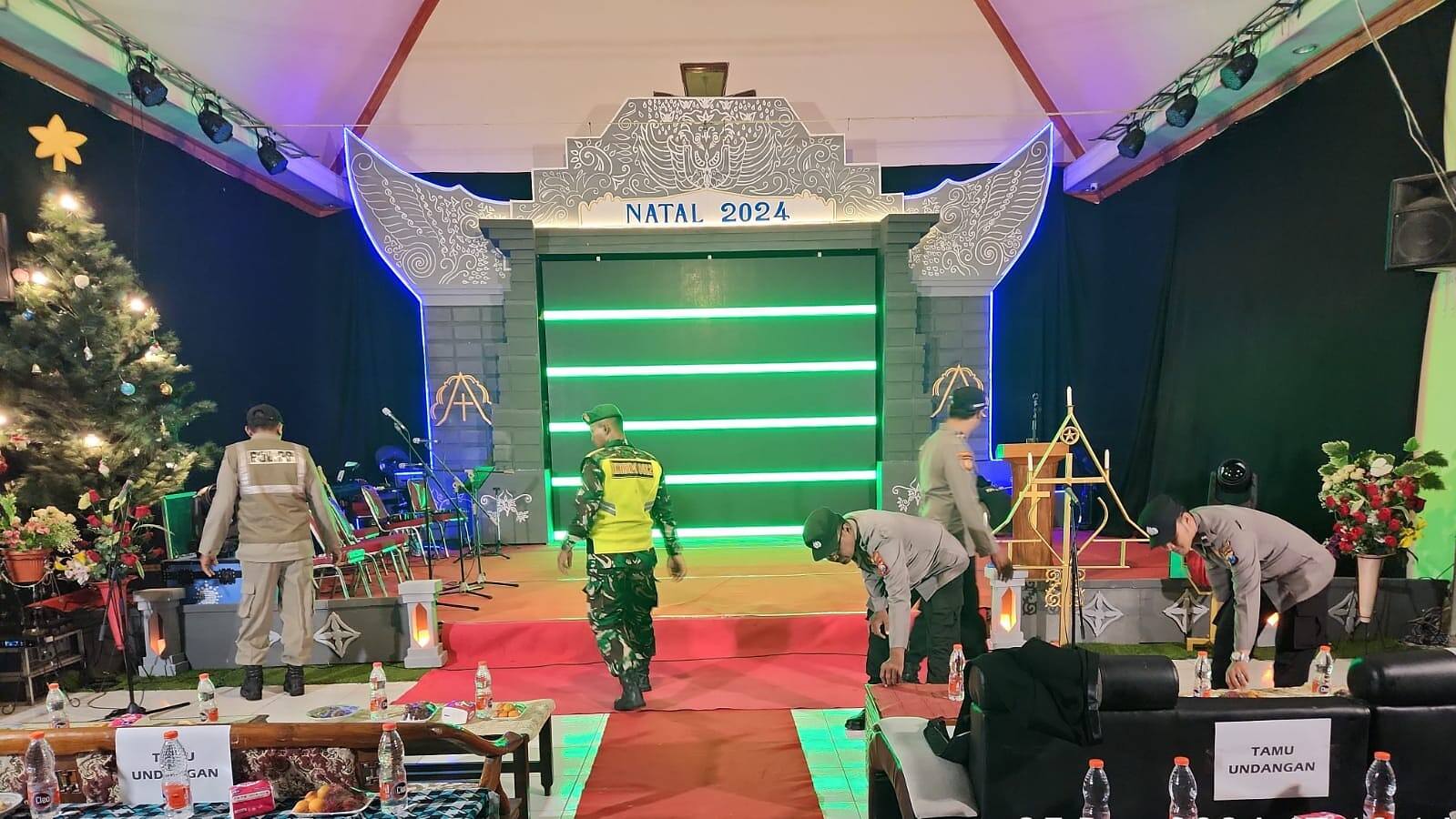 Personil Gabungan TNI Polri Perketat Pengamanan di Gereja Pasca Natal