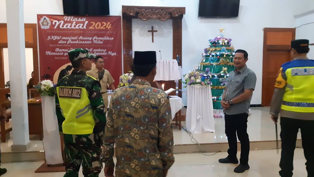 Pastikan Keamanan dan Kelancaran Menjelang Perayaan Natal, Forkopimda Lamongan Gelar Sidak di Gereja dan Pos Pam