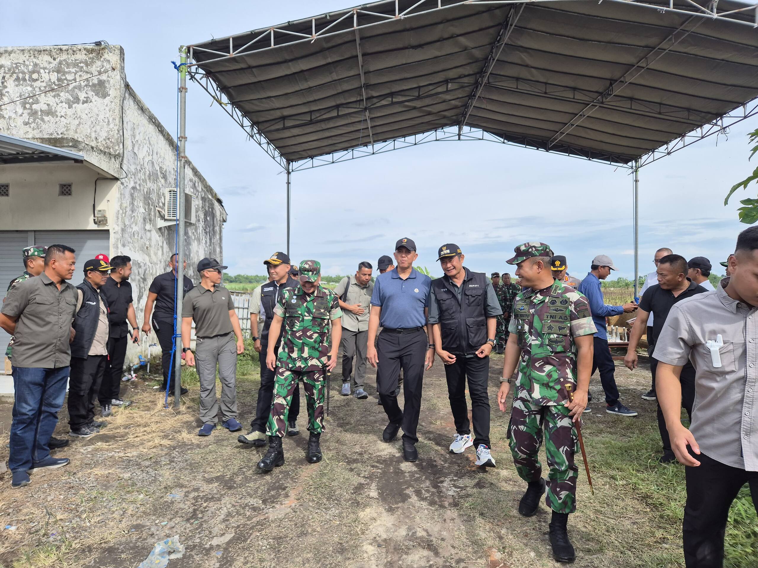 Forkopimda dan Jajaran TNI Lamongan Dampingi Pangdam V Brawijaya dalam Pengecekan Kesiapan Yon TP 887/KJM
