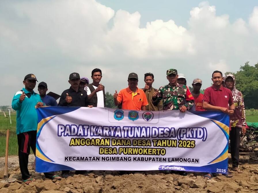 Babinsa Koramil 0812/06 Ngimbang dan Warga Purwokerto Gelar PKTD Lapangan Bola Voli