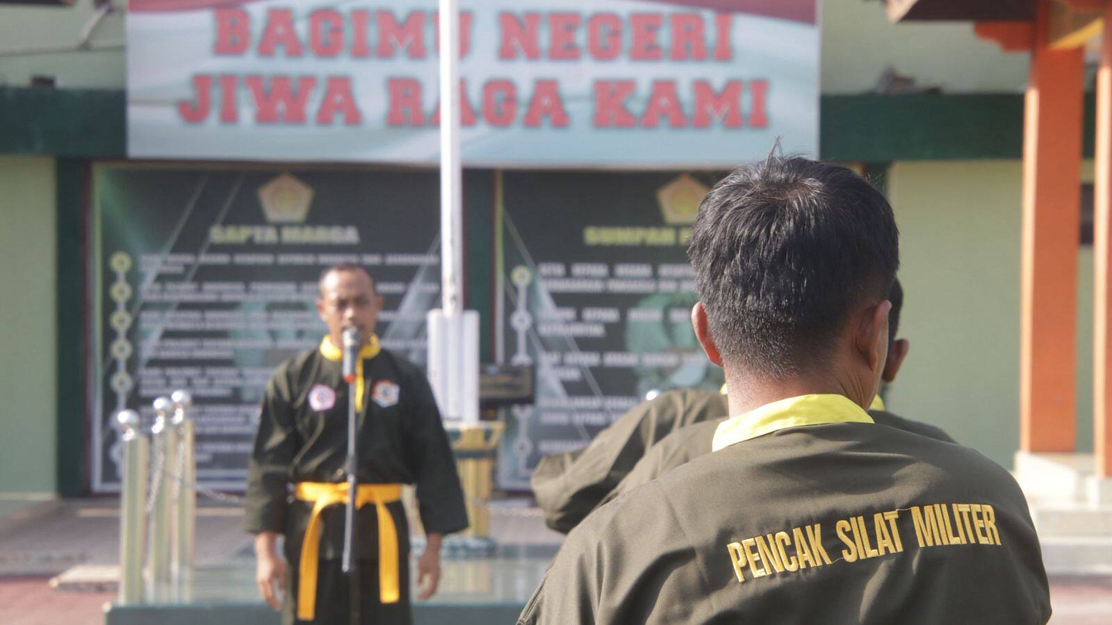 Tingkatkan Kemampuan Bela Diri, Prajurit Kodim 0812/Lamongan Intensifkan Latihan Pencak Silat Militer