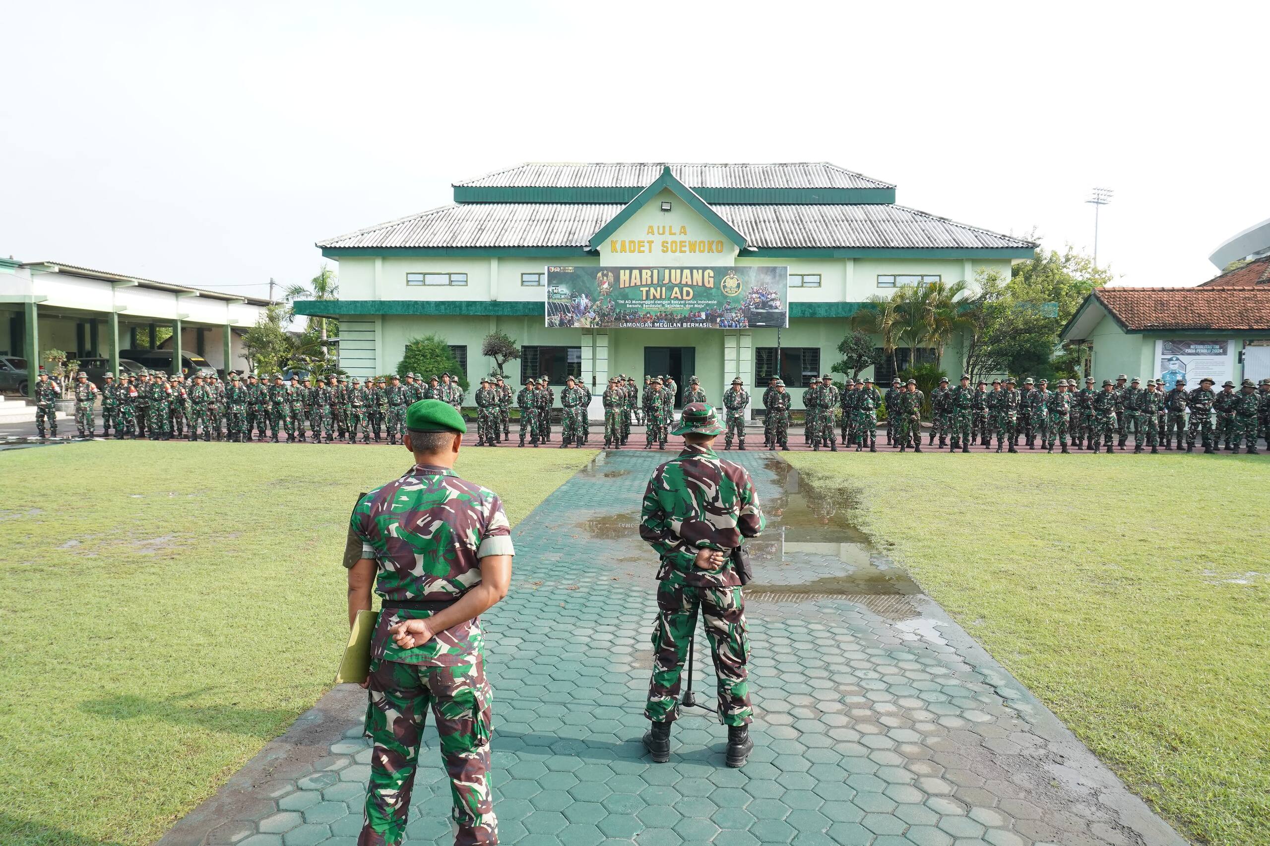 Tingkatkan Ketangkasan Prajurit, Kodim 0812 Lamongan Gelar Hanmars dan Renang Militer Dasar Dalam Rangka Penilaian Siap Jasmani Militer