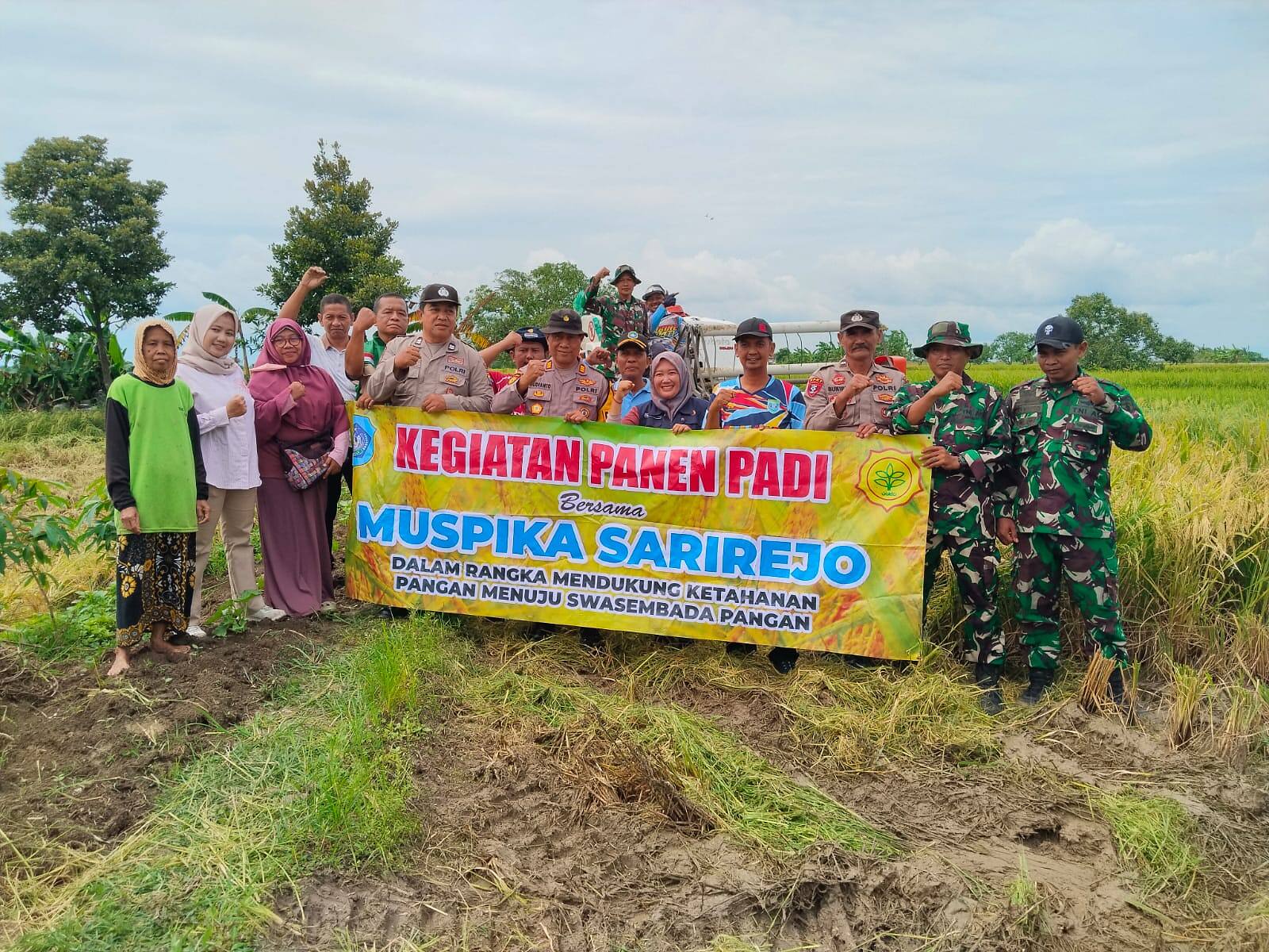 Sinergi Muspika Sarirejo dan Petani: Sukseskan Panen Raya Padi PMJ 01 di Desa Gempoltukmloko