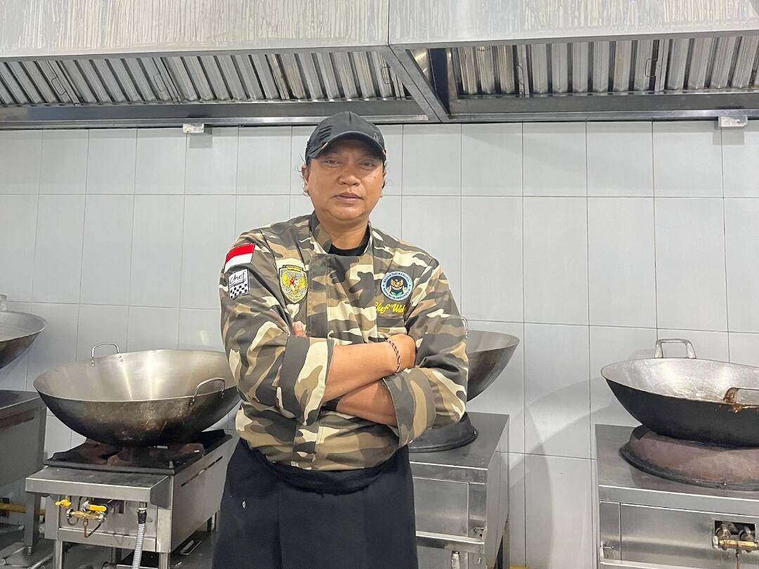 Dari Dapur Hotel ke Program MBG, Chef Wahyu Dedikasikan Keahlian untuk Pelajar
