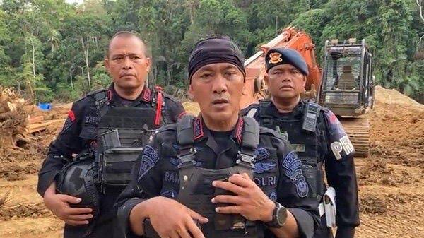 Tempuh Jalan Kaki 12 Jam, Polda Sumut Sita Belasan Eskavator di Tambang Emas Ilegal Madina dan 7 Orang Ditangkap